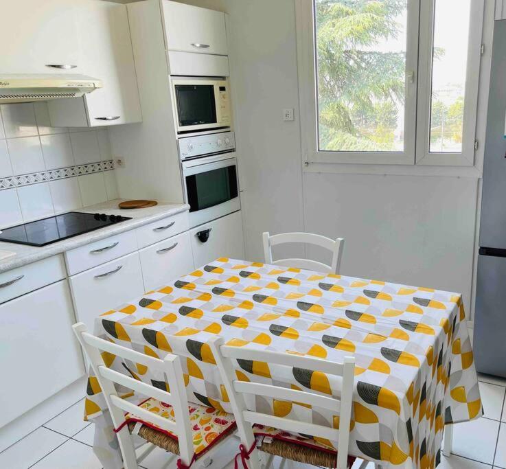 Appartement Place Verdun - Tours Bagian luar foto